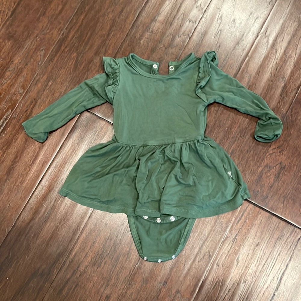 Kyte baby 12-18 m long sleeve twirl bodysuit dress. VGUC, no flaws. Hunter green